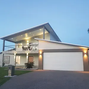 Modern Luxury Ocean Views Holiday home Townsville