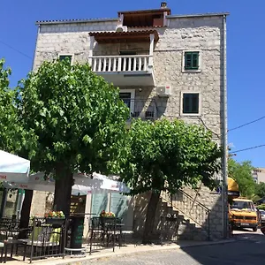 Morus Alba Apartment Split